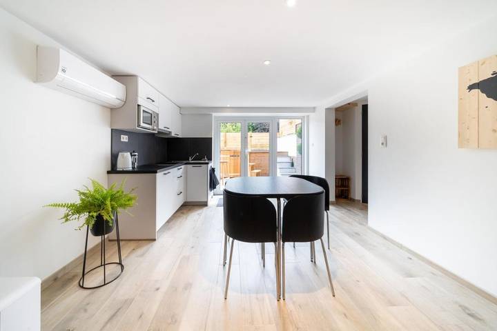 Gîte pour 4 personnes, avec piscine ainsi que vue et terrasse à Namur - 2