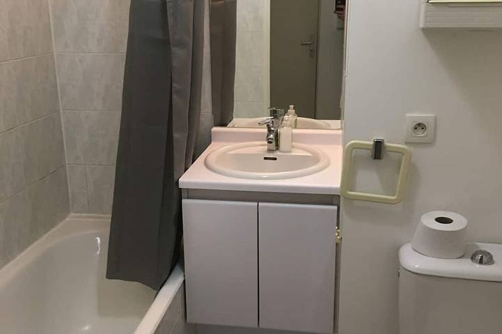 Appartement entier, Studio avec balcon proche Paris in Issy-les-Moulineaux, Hauts-de-Seine