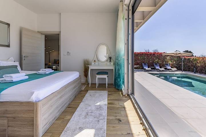 Bungalow für 8 Personen, mit Terrasse und Garten in Pula - 3