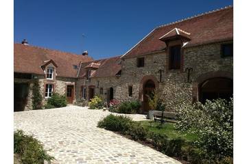 Agriturismo pour 16 personnes, avec jardin et jacuzzi à Esternay