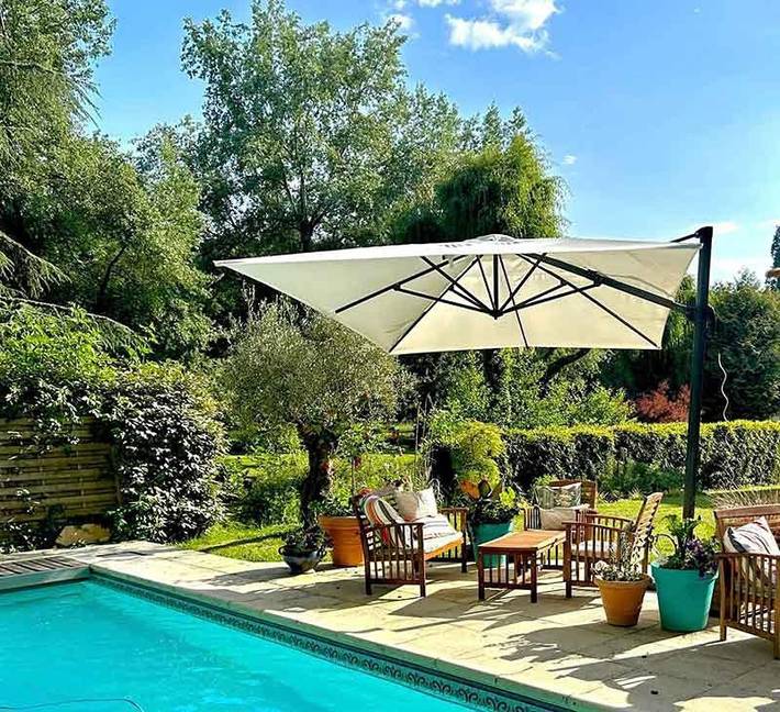 Location de vacances pour 4 personnes, avec vue et jardin ainsi que terrasse et piscine à Angé - 4