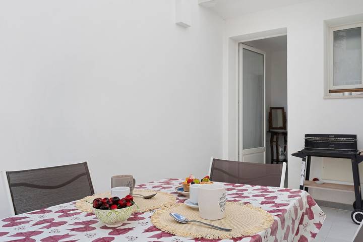 Apartamento entero, Apartamento 'Dimora Collina 3' con terraza, Wi-Fi y aire acondicionado in Sannicola, Golfo de Tarento