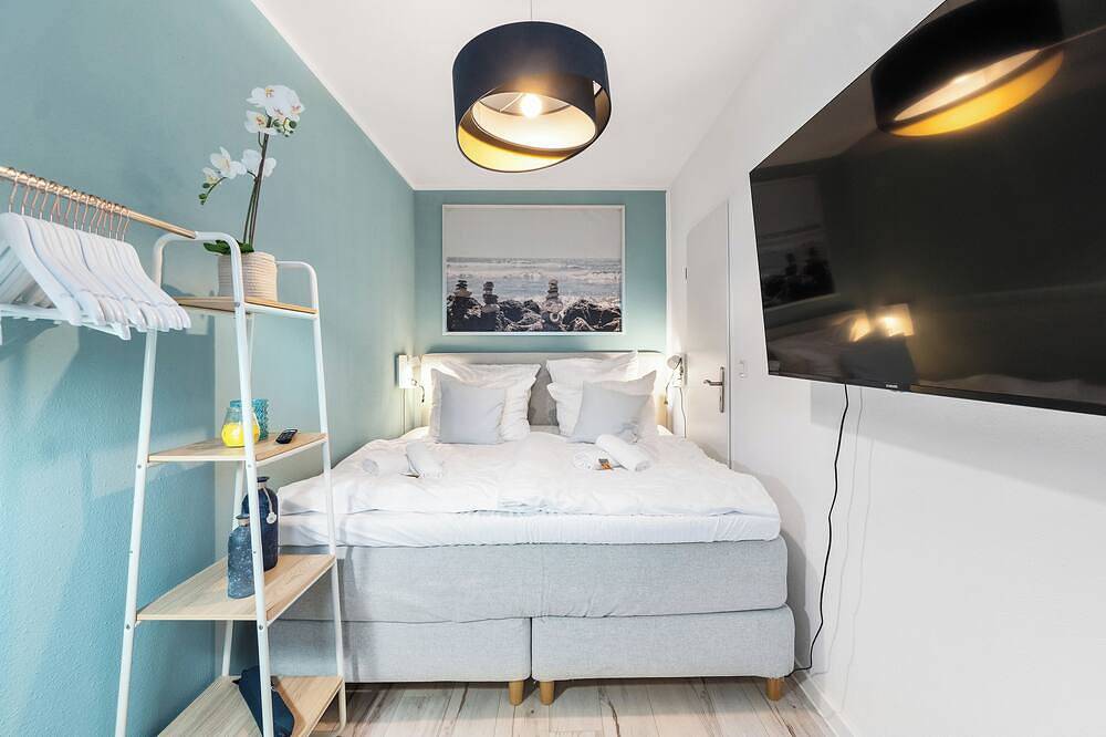 Apartamento entero, Superior 2-zimmer 36qm Kingsize Boxspring 55' Tv Home-office 11min Hbf in Homberg/Ruhrort/Baerl, Duisburgo