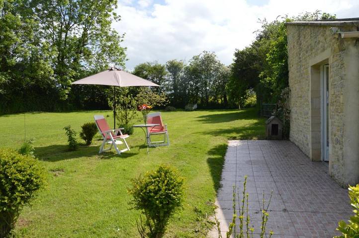 Location de vacances pour 4 personnes, avec terrasse ainsi que vue et jardin à Carcagny - 3