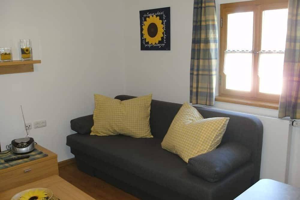 Ganze Wohnung, Gemütlich eingerichtete Fewo mit Blick über den Marktplatz in Neualbenreuth, Ostbayern