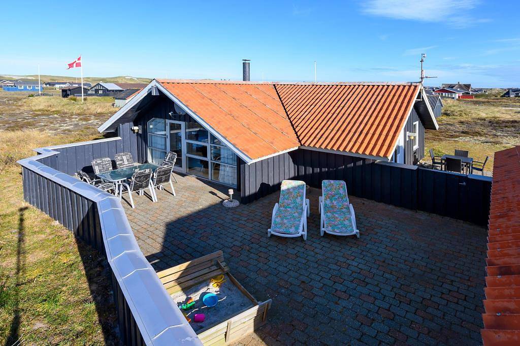 Summer house in Bjerregård with enclosed terrace in Hvide Sande, Holmsland Klit