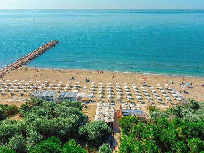 Bungalow per 4 persone, con Terrazza e Piscina a Eraclea Mare