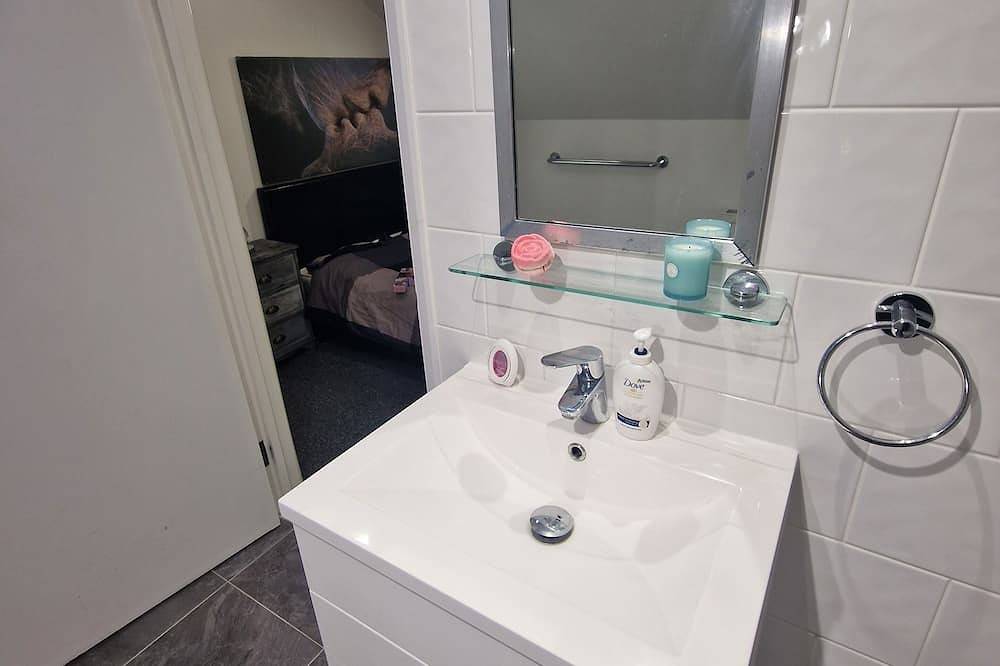 Loft for 2 Guests in Newham, London