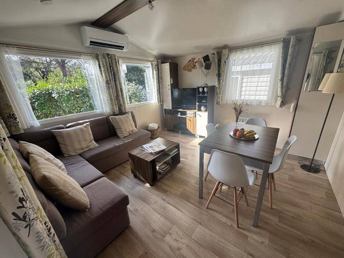 Camping pour 6 personnes, avec Terrasse et Jardin ainsi que Bassin pour enfant et Piscine à Gassin