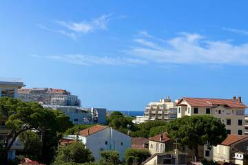 Gîte pour 4 personnes, avec balcon, adapté aux familles dans Cap d’Antibes