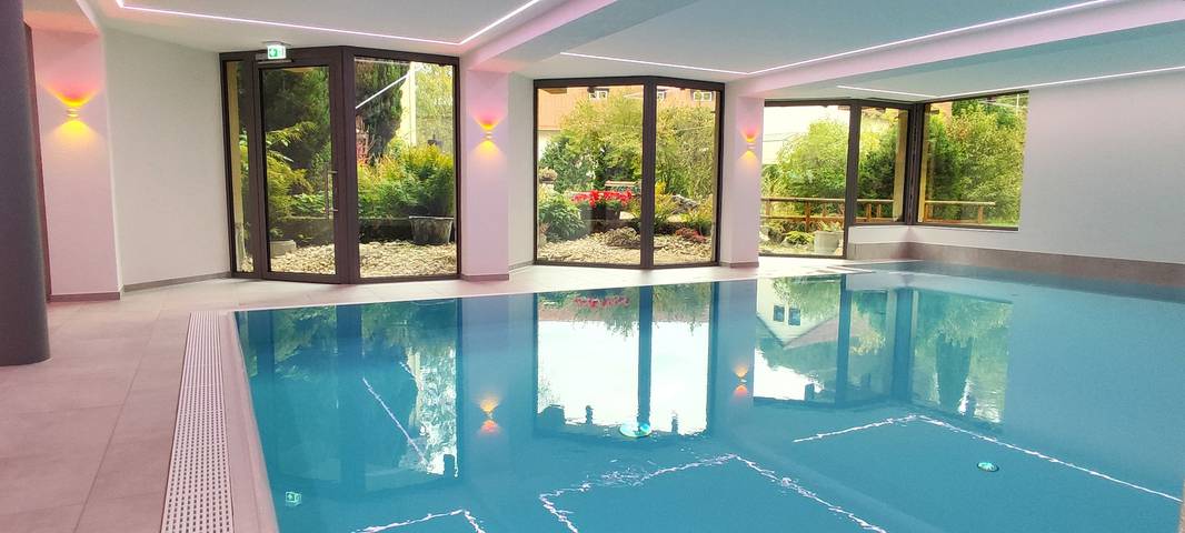 Hotel für 4 Personen, mit Pool und Sauna sowie Garten in Münsingen - 3
