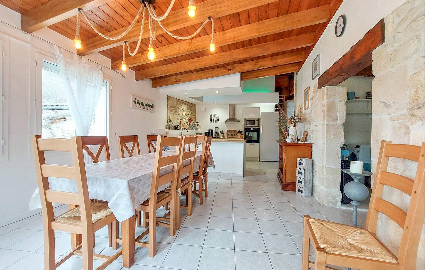 Acogedor apartamento con piscina, WiFi y aparcamiento cerca de Mortagne-sur-Gironde in Chenac-Saint-Seurin-d'Uzet, Saintes region