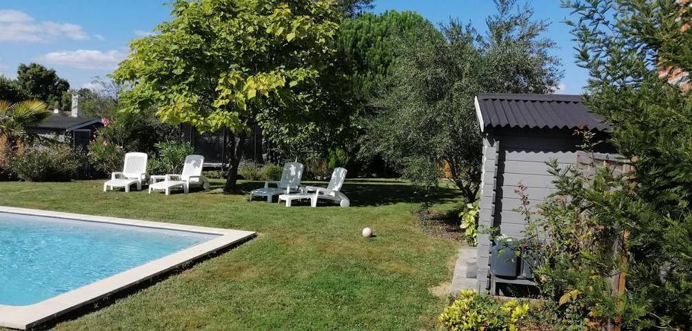Location de vacances pour 6 personnes, avec Terrasse ainsi que Jardin et Piscine à Artigues-près-Bordeaux - 3