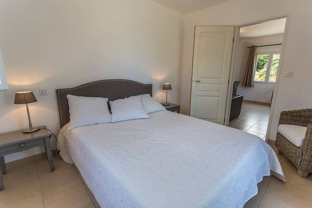Entire apartment, New Apartment With Magnificent View Of Saint Florent Bay in Saint-Florent, Calvi region