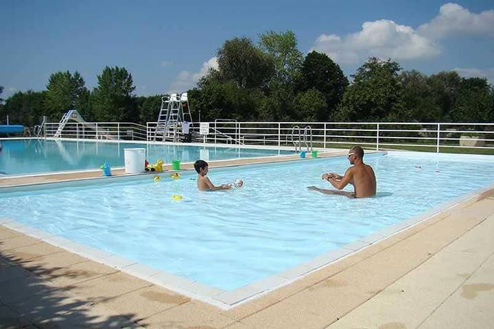 Gîte pour 4 personnes, avec terrasse ainsi que jardin et piscine dans La Devise - 2
