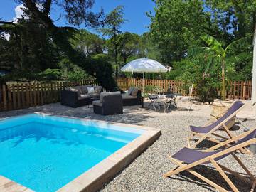 Gîte pour 4 personnes, avec jardin et piscine à Aramon