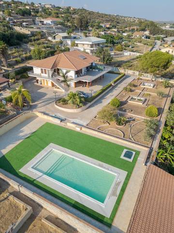 Vacation Rental for 4 Guests in Ragusa, Ragusa Province, Picture 3