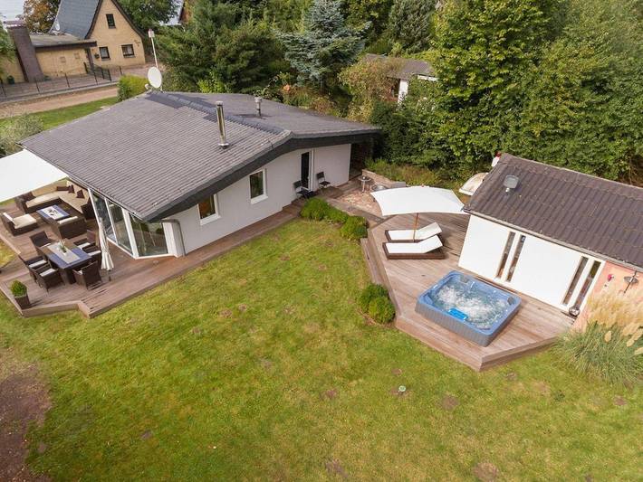 Ferienhaus für 4 Personen, mit Terrasse und Whirlpool sowie Garten und Sauna in Brodersby an der Schlei