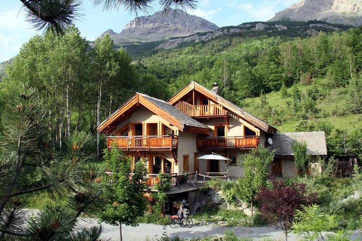 Chambre d’hôte pour 2 personnes, avec balcon ainsi que vue et jardin à Pelvoux