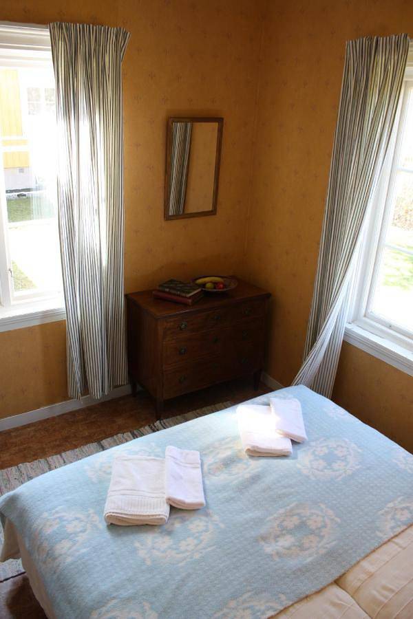 Gula Hönan Guest House in Gotland