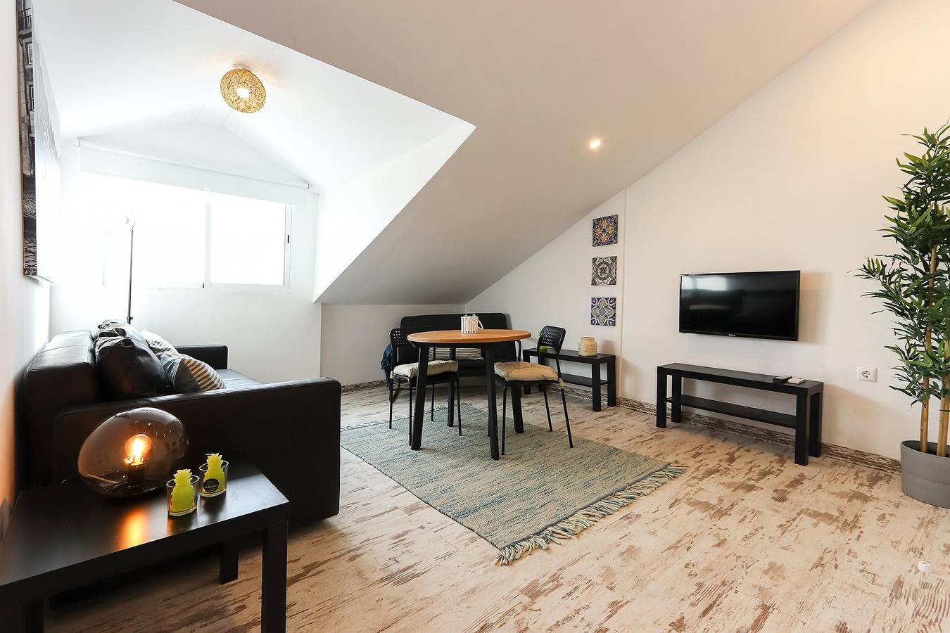 Entire apartment, Bairro Alto Views by Homing in Misericórdia, Lisbon