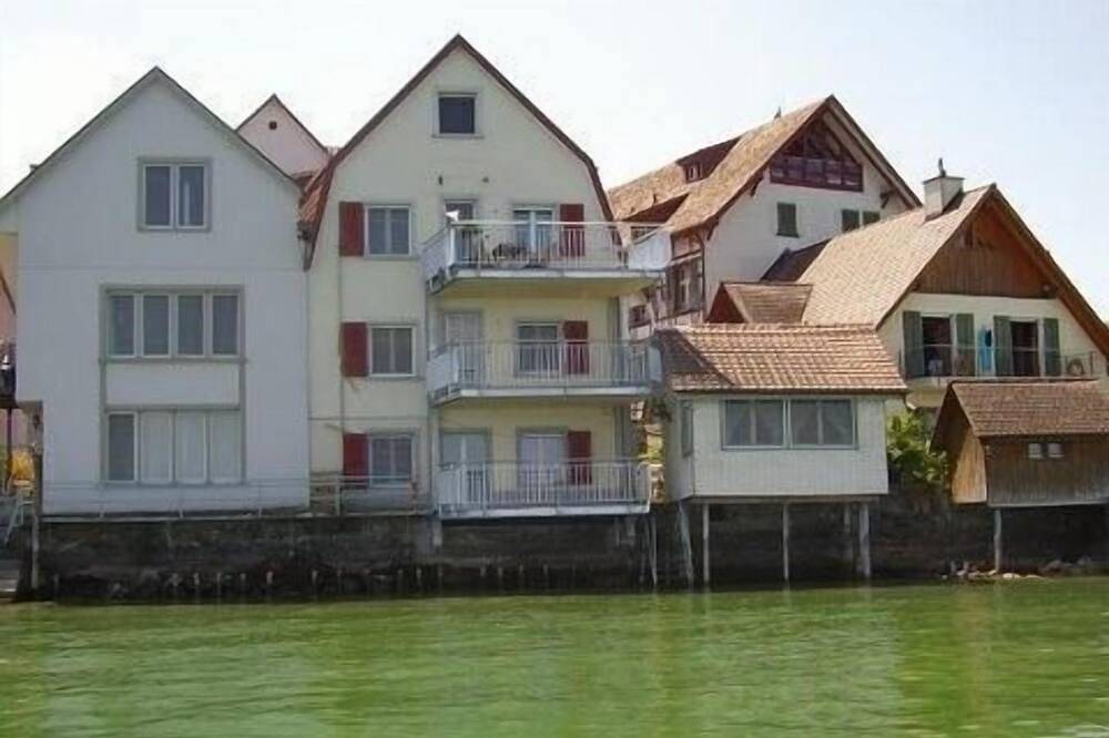 Ganze Wohnung, Apartment (4 1/2 Zimmer) mit Panoramabalkon, Seezugang und Sauna in Berlingen, Untersee