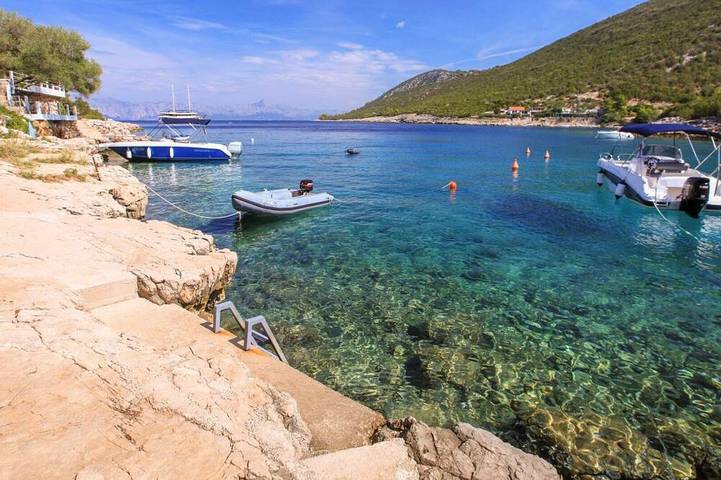 Ferienhaus für 12 Personen, mit Terrasse und Garten auf Hvar