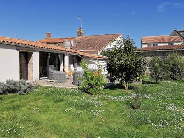 Gîte pour 6 personnes, avec terrasse et jardin à Le Bernard