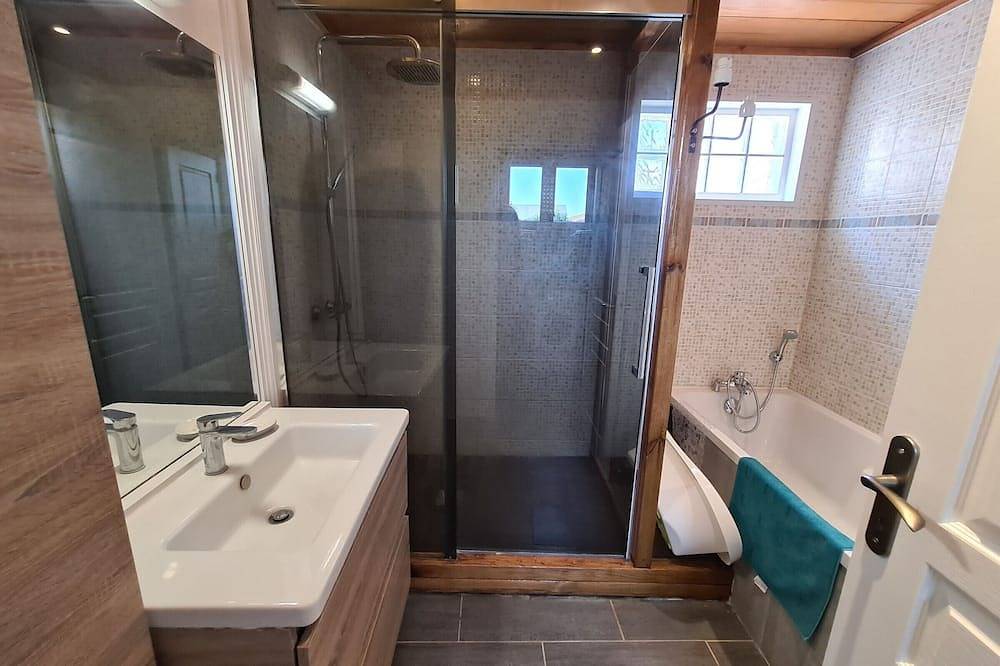 Gîte cosy près d'Orléans avec jardin, parking, et équipements complets in Saint-Hilaire-Saint-Mesmin, Sologne