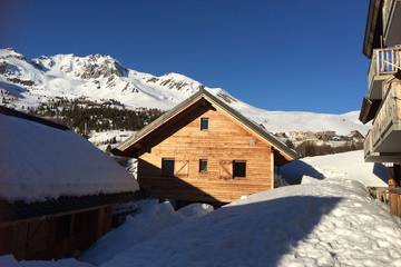 Chalet pour 10 personnes, avec piscine ainsi que sauna et balcon à Saint-François-Longchamp