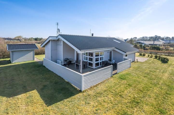 Ferienhaus für 8 Personen, mit Terrasse und Sauna sowie Whirlpool in Skaven Strand