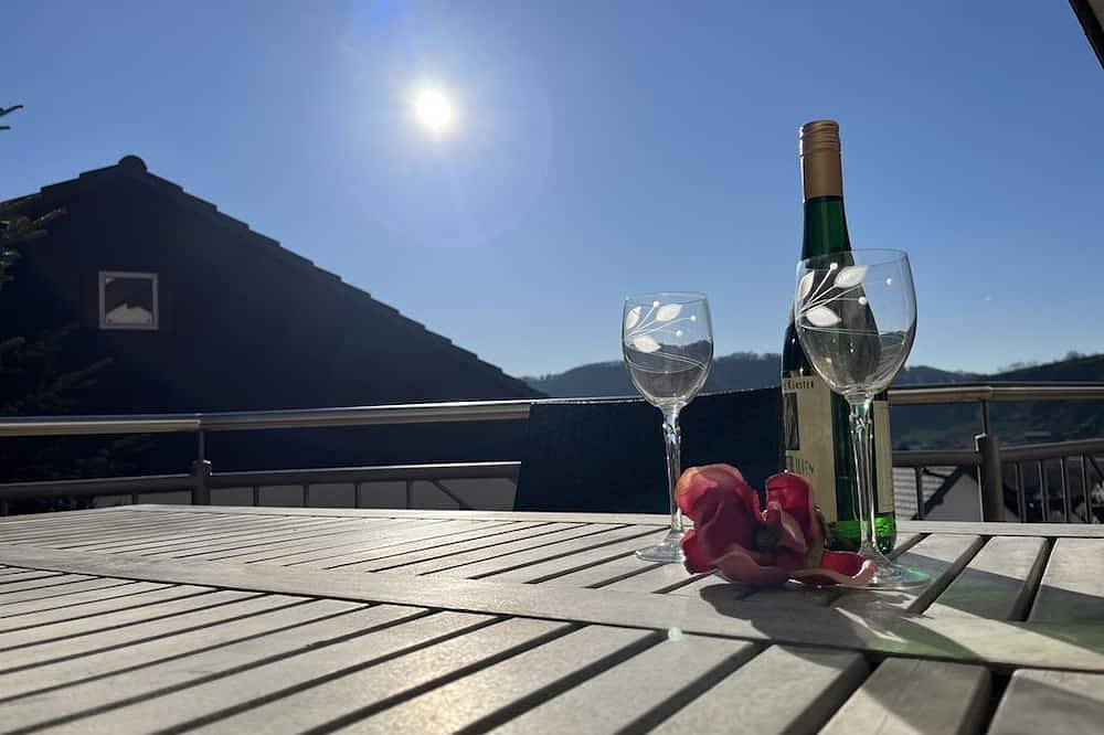 Ganze Wohnung, Ferienwohnung Mosel - Ferienwohnung mit Balkon in Niederfell, Osteifel