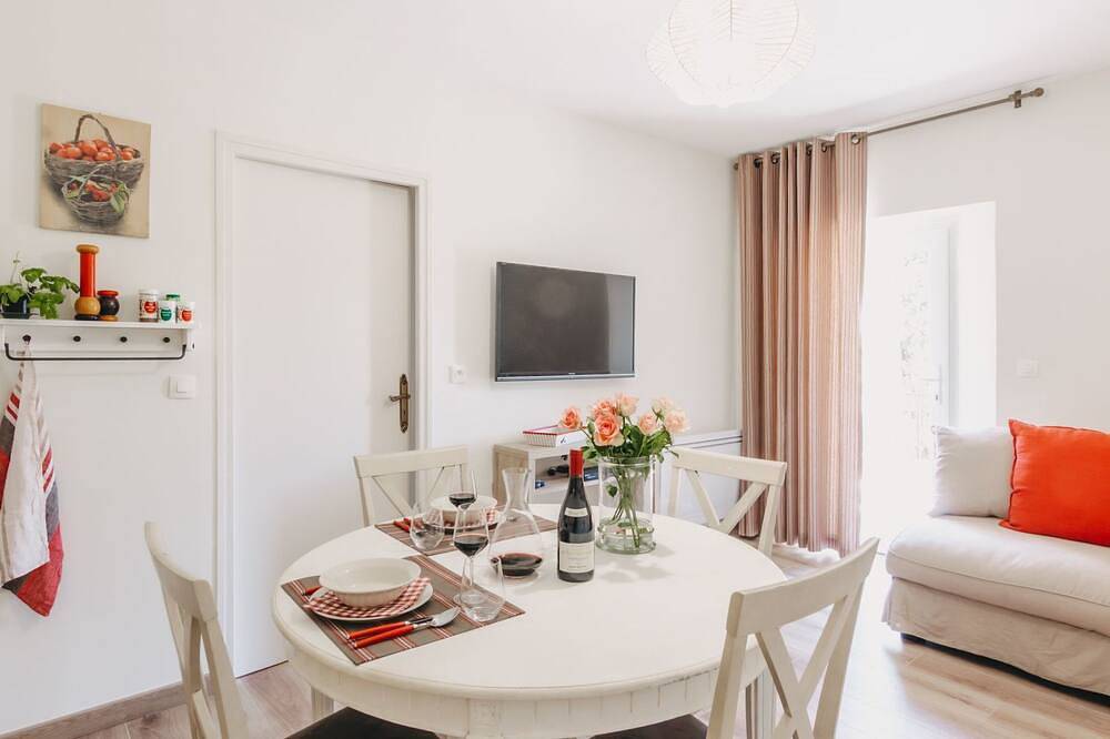 Ganze Wohnung, Charmante Ferienwohnung mit Terrasse und Pool in Armissan, Mittelmeerküste (Frankreich)