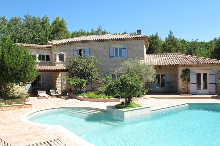 Gîte pour 5 personnes, avec Jardin et Piscine
