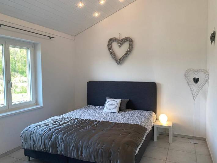 Ferienhaus für 8 Personen, mit Balkon und Whirlpool sowie Terrasse und Ausblick im Kanton Jura