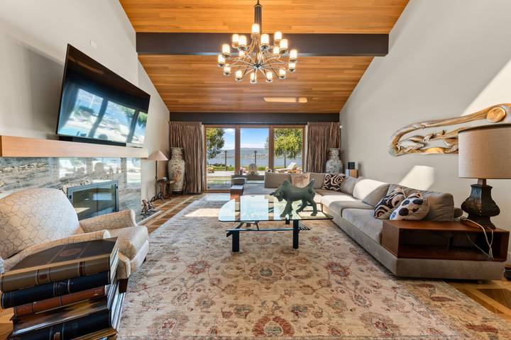 Location de vacances pour 10 personnes, avec piscine ainsi que jardin et vue sur le lac, animaux acceptés à Kelowna - 4