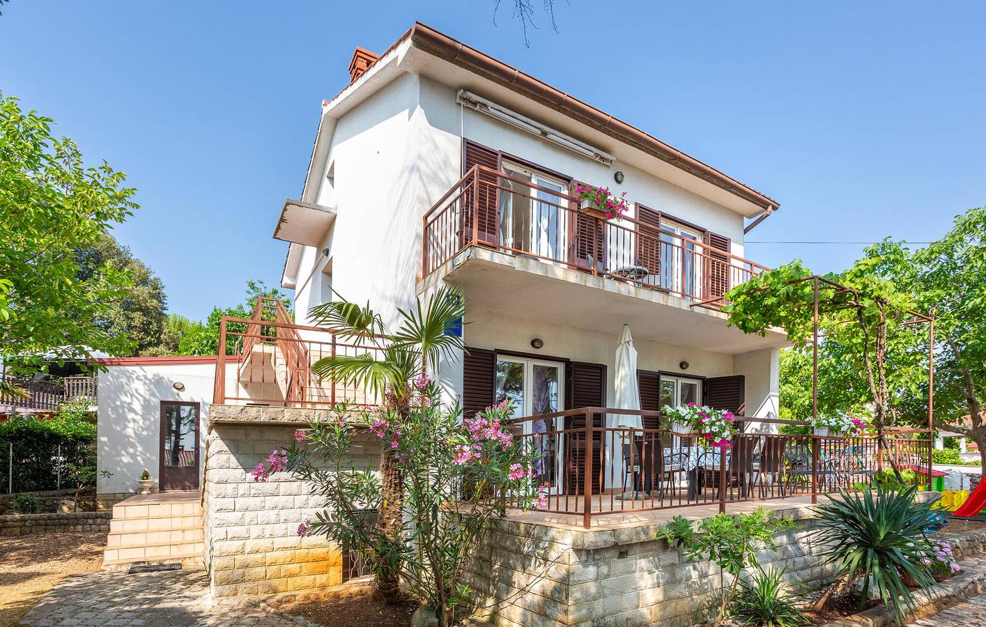 Entire holiday apartment, Holiday apartment for 3 people with terrace in Pinezici, Krk
