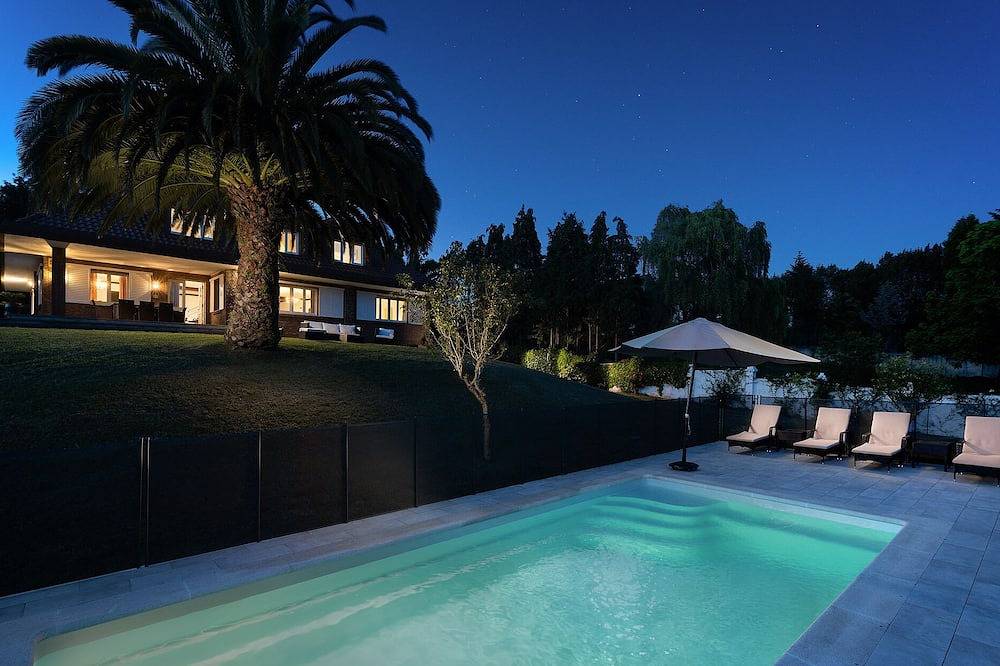 Elegante casa de campo con piscina. Entre Oviedo y Gijón in Siero, Costa Verde