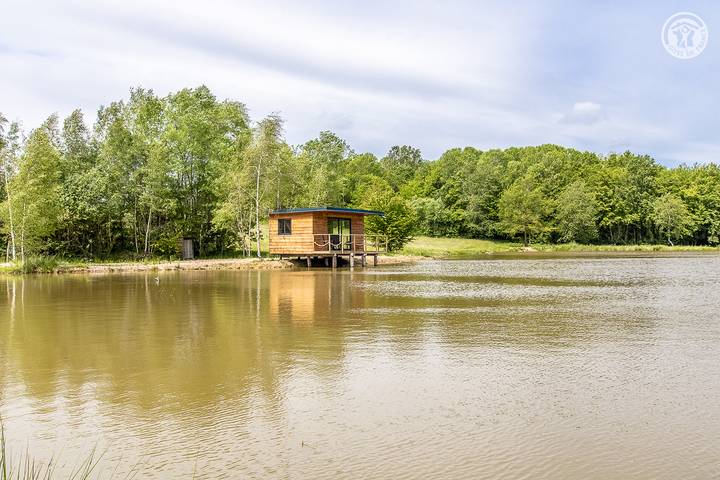 Gîte pour 2 personnes, avec Jacuzzi et Terrasse ainsi que Jardin et Sauna