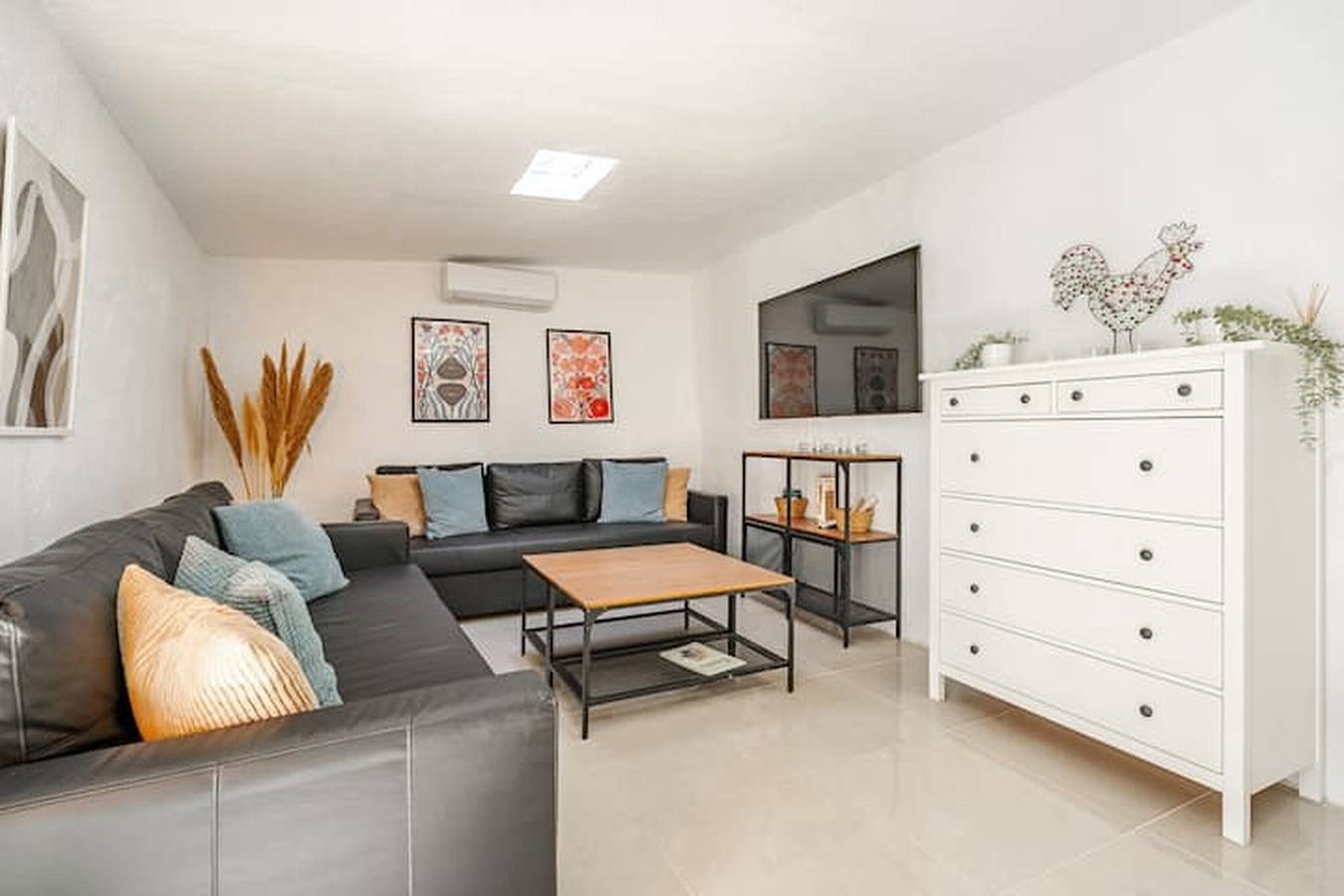 Maison de vacances 'Paradiset' avec terrasse privée, Wi-Fi et climatisation in Estepona Old Town, Estepona