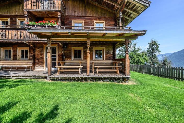 Ferienhaus für 14 Personen, mit Balkon und Whirlpool sowie Terrasse und Garten in Kaltenbach - 2
