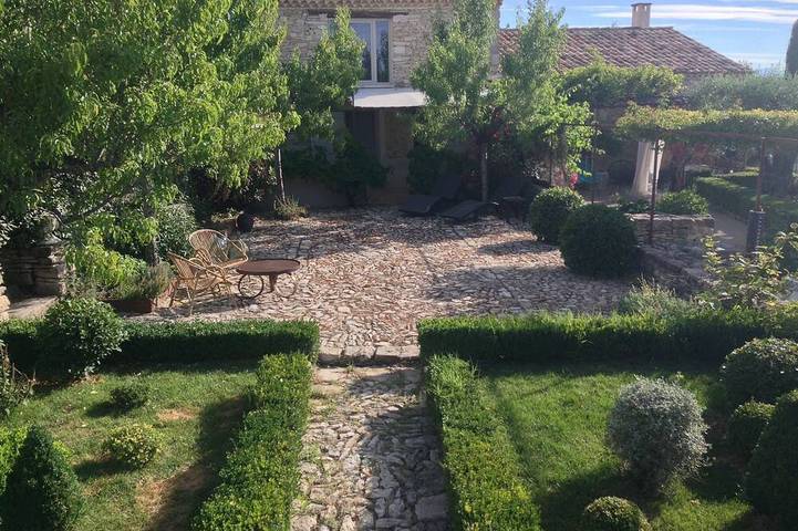 Gîte pour 2 personnes, avec Terrasse ainsi que Jardin et Piscine à Forcalquier