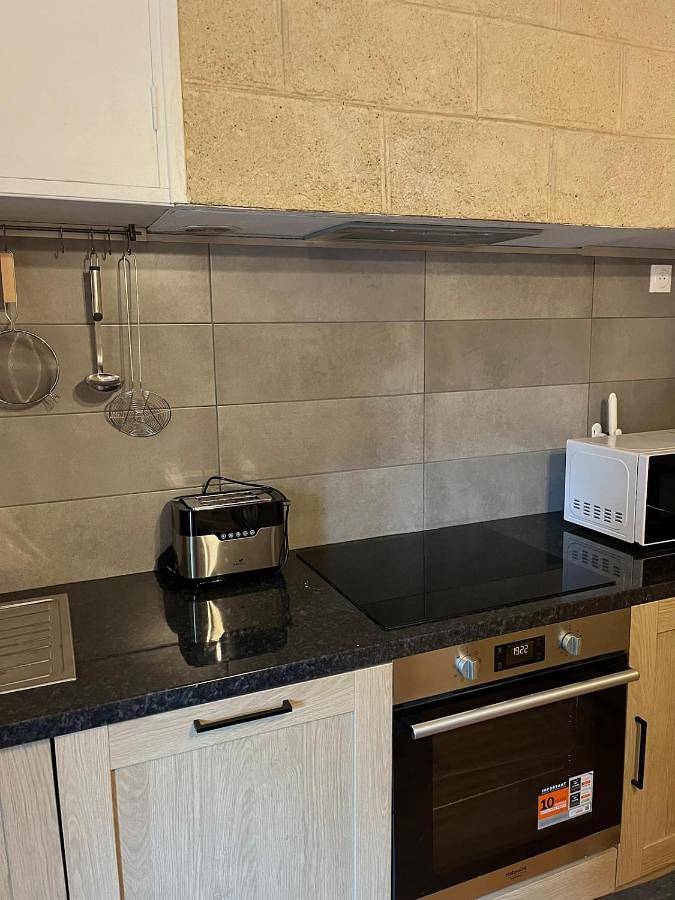 Location de vacances pour 6 personnes, avec piscine et terrasse, animaux acceptés à Lunel-Viel - 2