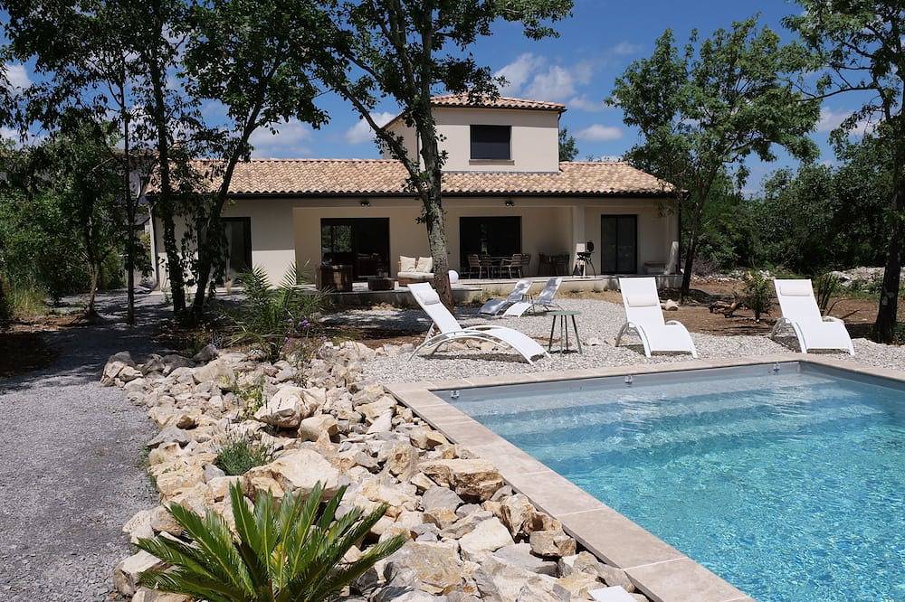 Quiet, new villa 15 minutes from the Gorges de l'Ardèche, ideal for families in Labeaume, Ardèche
