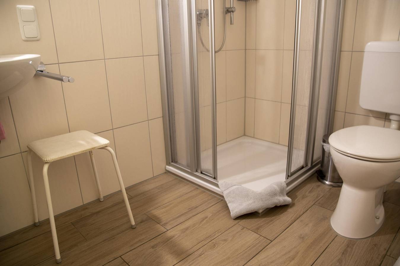 Ganze Ferienwohnung, Fw unten, Dusche, Wc, 2 Schlafräume in Hermannsburg, Naturpark Südheide