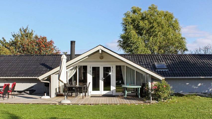 Ferienhaus für 8 Personen, mit Garten und Whirlpool sowie Terrasse und Sauna in Mommark