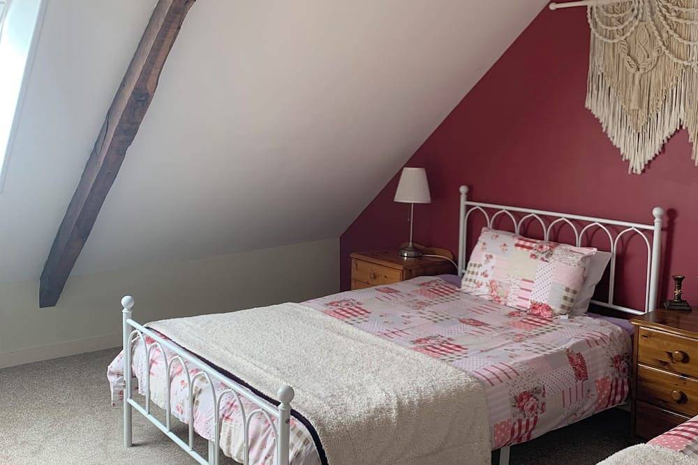 Laurel Cottage. Beheizter Pool, Free Wifi. Satelliten Fernsehen. Ferry Discount in Plouguenast, Côtes-d'Armor