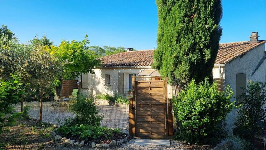 Location de vacances pour 5 personnes, avec piscine et jardin, animaux acceptés à Malemort-du-Comtat