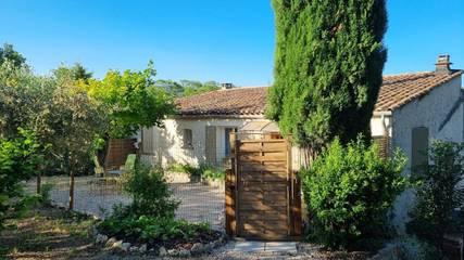 Gîte pour 5 personnes, avec jardin et piscine, animaux acceptés à Malemort-du-Comtat