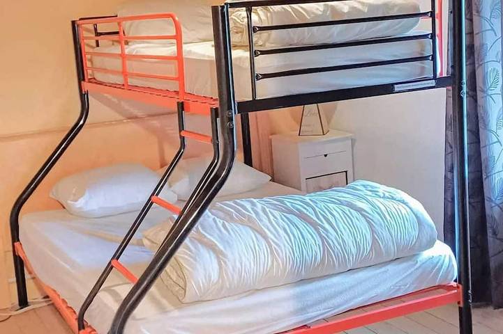 Location de vacances pour 14 personnes, avec jardin à Bertignat - 4